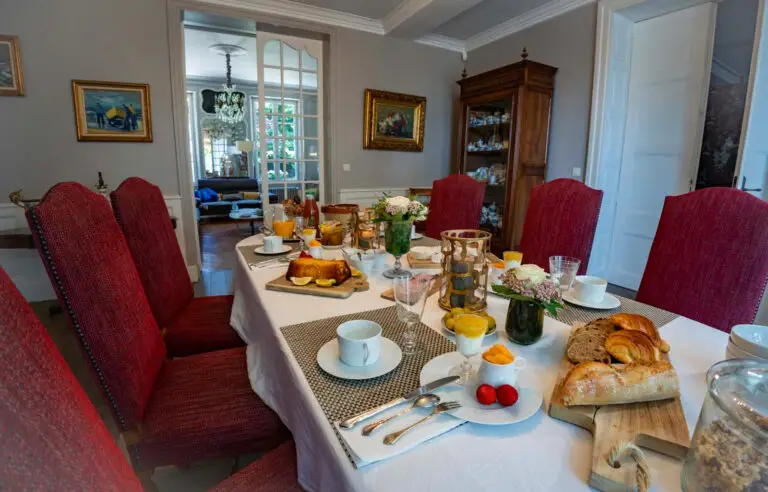 grande salle à manger 10